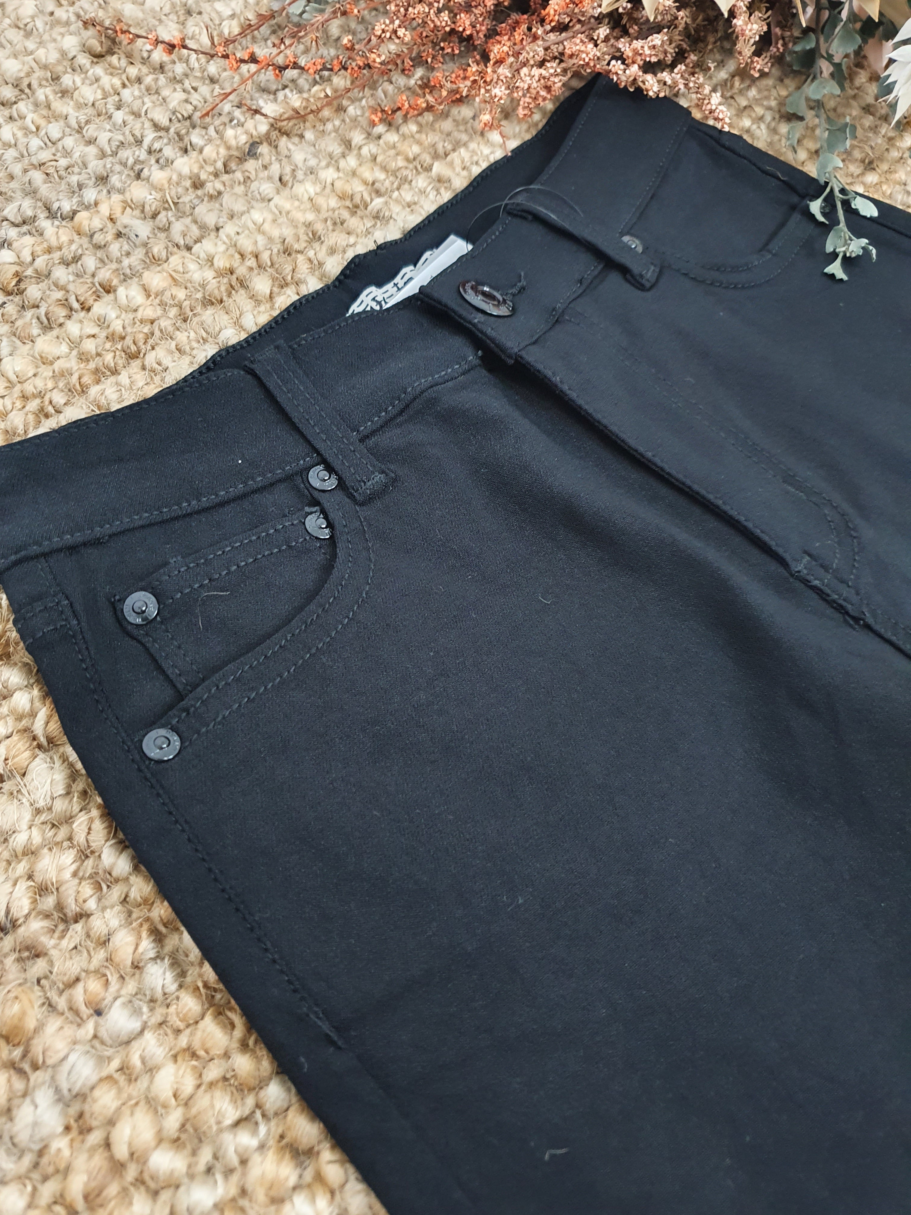 WAKEE STRETCHABLE  BLACK JEAN 